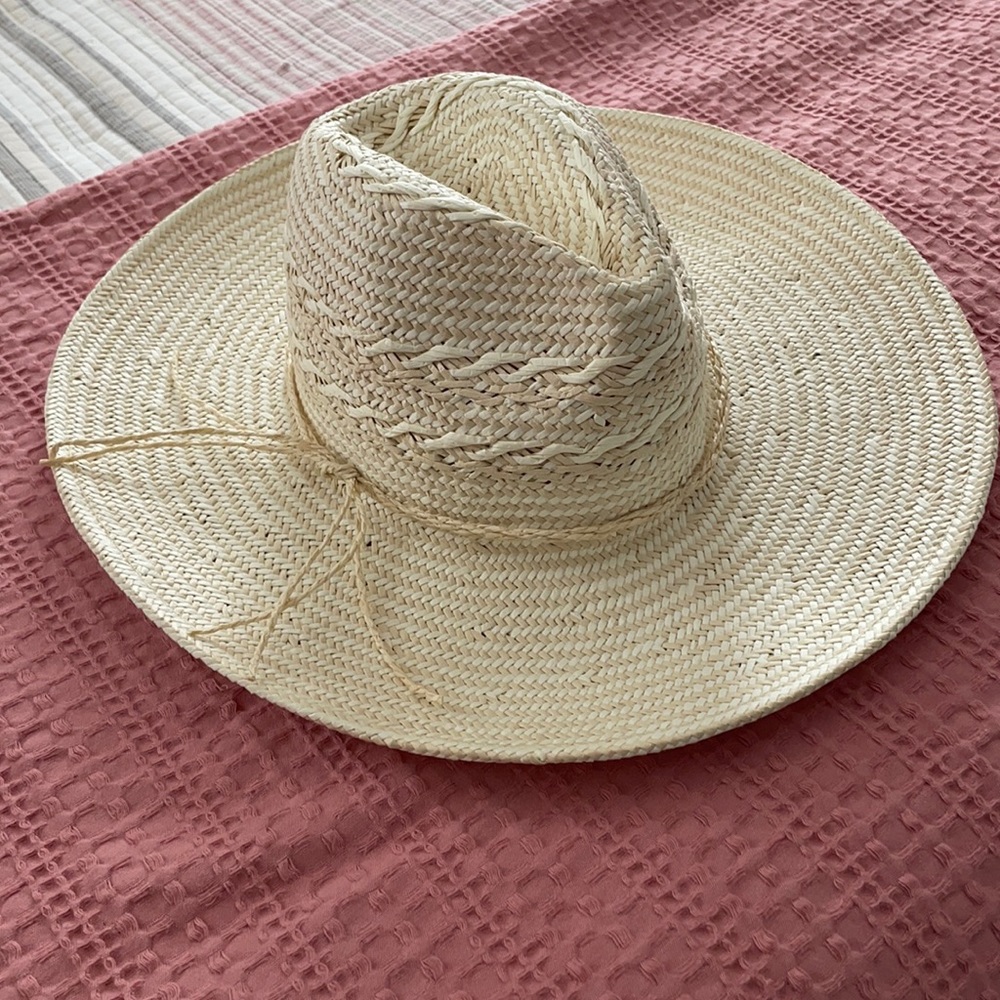 Cute hat! Never worn!